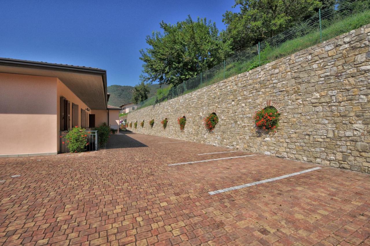Residence Mirabel Tignale Bagian luar foto
