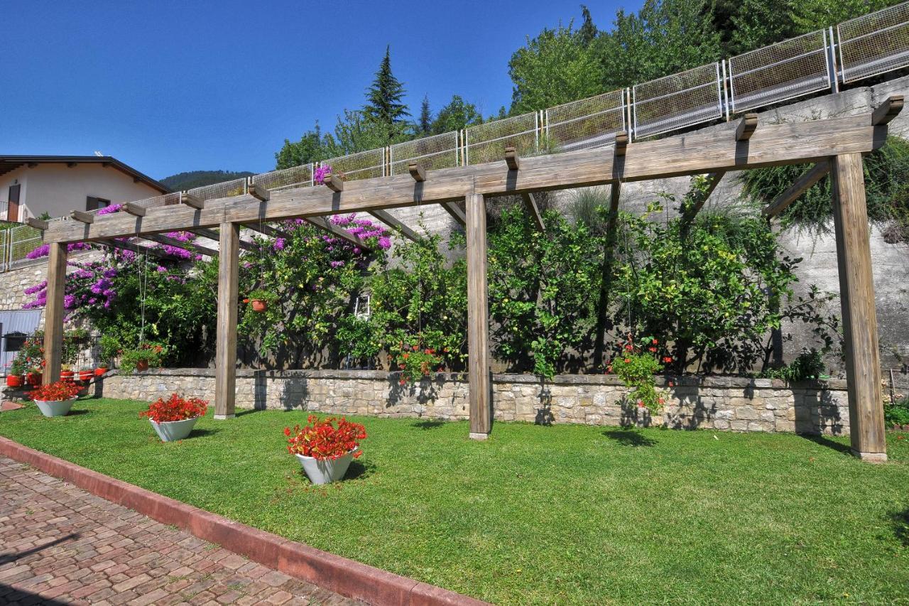Residence Mirabel Tignale Bagian luar foto